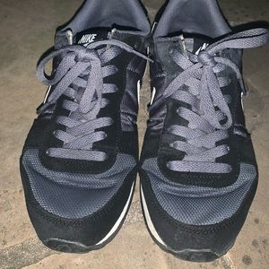 Nike internationalist sneakers